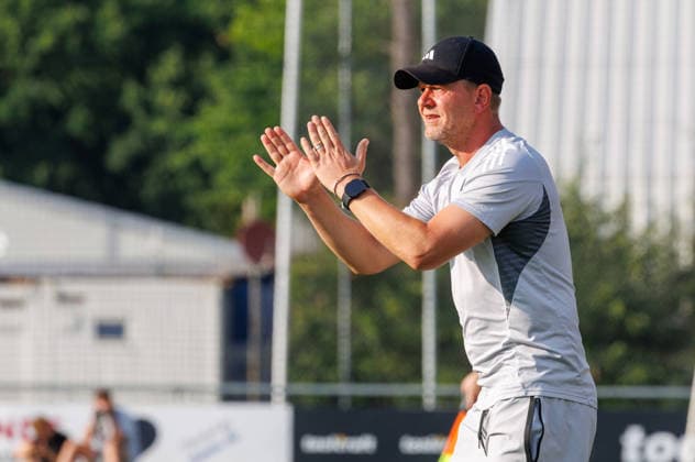 31.07.2026 - Fussball - Saison 2026 2027 - Regionalliga Bayern - 02. Spieltag: 1. FC Nürnberg FCN II ( Club ) - SpVgg Unterhaching - DaMa - xdaxmax - Andreas Andy Wolf (Trainer 1. FC Nürnberg FCN II ) zeigt an gestikuliert dirigiert gibt Anweisungen