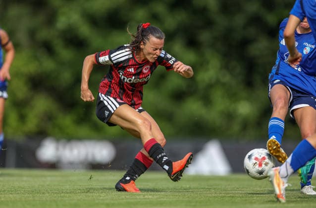 GER, Bad Nauheim, Eintracht Frankfurt vs Racing Strasbourg, Vorbereitung, Fussball, DFB, Spielzeit 2026 2027, Sportplatz Bad Nauheim, Testspiel im Bild: Hayley Raso (Eintracht Frankfurt Frauen 16 , Torschuss DFB DFL REGULATIONS PROHIBIT ANY USE OF PHOTOGRAPHS AS IMAGE SEQUENCES AND OR QUASI-VIDEO, 31.07.2026 Copyright: HMBxMedia HendrikxHamelau