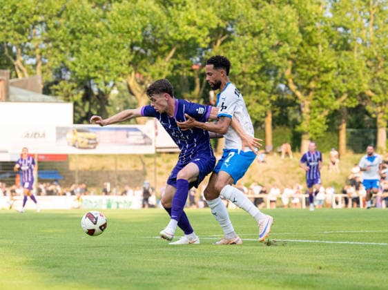 Fussball, Herren, Saison 2026 2027, Regionalliga Nordost (2. Spieltag), SV Tasmania Berlin - FC Erzgebirge Aue, v.l. Tim Maciejewski (Aue), Deji Beyreuther (Tasmania), 31.07. 2026, Copyright: xSebastianxRäppold MatthiasxKochx