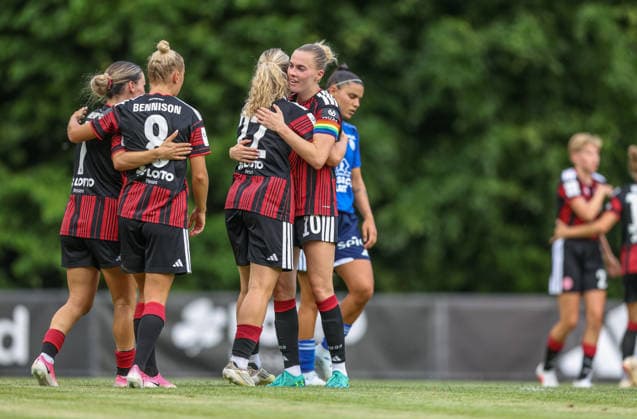 GER, Bad Nauheim, Eintracht Frankfurt vs Racing Strasbourg, Vorbereitung, Fussball, DFB, Spielzeit 2026 2027, Sportplatz Bad Nauheim, Testspiel im Bild: Danique Tolhoek (Eintracht Frankfurt Frauen 22) erzielt das Tor zum 1:0, Jubel, Freude und Emotionen, Laura Freigang (Eintracht Frankfurt Frauen 10) DFB DFL REGULATIONS PROHIBIT ANY USE OF PHOTOGRAPHS AS IMAGE SEQUENCES AND OR QUASI-VIDEO, 31.07.2026 Copyright: HMBxMedia HendrikxHamelau