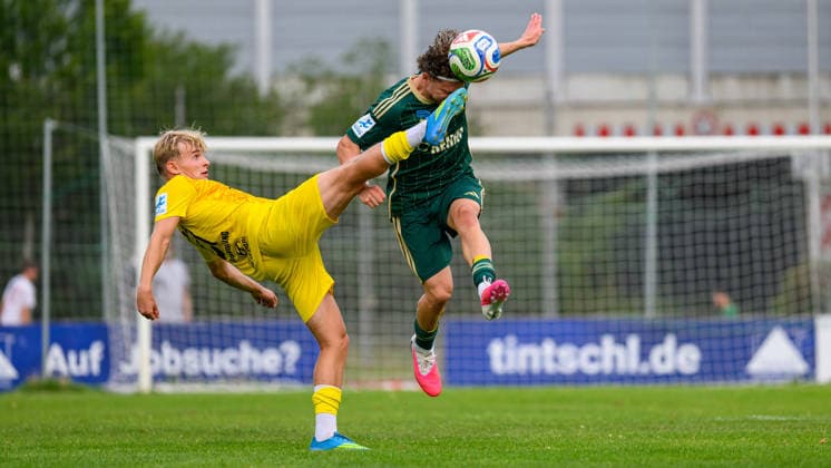 Sport Bilder des Tages 31.07.2026 - Fussball - Saison 2026 2027 - Regionalliga Bayern - 02. Spieltag: SC Eltersdorf - DJK Vilzing - JoTe - xjoxtex - Max Meyer (21, DJK Vilzing ) Valantis Floros (2, SC Eltersdorf )