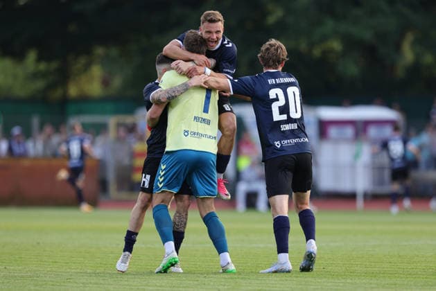Spieler vom VfB Oldenburg mit Torjubel, Jubel, jubeln, jubelt, optimistisch, Spielszene, Highlight, Freude über das Tor zum 0:1, 31.07.2026, Bremen (Deutschland), Fussball, Regionalliga Nord, SV Werder Bremen II - VfB Oldenburg