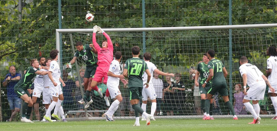 Fussball, Herren, Saison 2026 2027, 2.Liga, VfL Wolfsburg gegen SC Telstar, Testspiel, Saisonvorbereitung, 3-1 Torhueter Roman Koeman (SC Telstar) DFL REGULATIONS PROHIBIT ANY USE OF PHOTOGRAPHS AS IMAGE SEQUENCES AND OR QUASI-VIDEO.