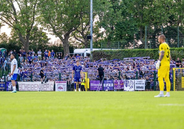Fussball, Herren, Saison 2026 2027, Regionalliga Nordost (2. Spieltag), SV Tasmania Berlin - FC Erzgebirge Aue, Fans von Aue im Gästeblock, 31.07. 2026, Copyright: xSebastianxRäppold MatthiasxKochx