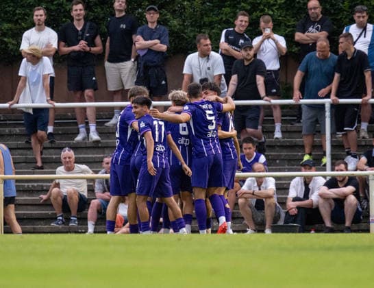 Fussball, Herren, Saison 2026 2027, Regionalliga Nordost (2. Spieltag), SV Tasmania Berlin - FC Erzgebirge Aue, Aue jubelt nach Tor zum 0:2 durch Patrick Kapp (Aue), 31.07. 2026, Copyright: xSebastianxRäppold MatthiasxKochx
