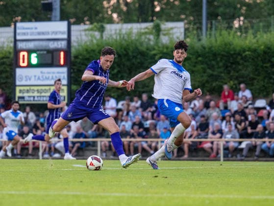 Fussball, Herren, Saison 2026 2027, Regionalliga Nordost (2. Spieltag), SV Tasmania Berlin - FC Erzgebirge Aue, v.l. Marcel Bär (Aue), Fatih Baca (Tasmania), 31.07. 2026, Copyright: xSebastianxRäppold MatthiasxKochx