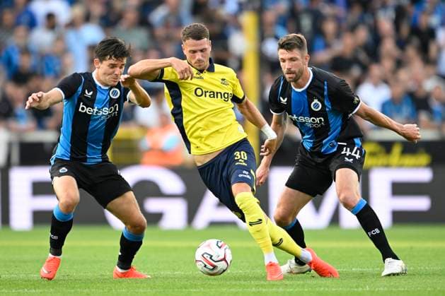 Club Brugge v Royale Union Saint-Gilloise - Volkswagen Supercup 2026 BRUGGE, BELGIUM - JULY 31 : Florucz Raul Alexander forward of Royale Union Saint-Gilloise is challenged by Vetlesen Hugo midfielder of Club Brugge and Mechele Brandon defender of Club Brugge during the Volkswagen Supercup 2026 match between Club Brugge and Royale Union Saint-Gilloise on July 31, 2026 in Brugge, Belgium, 31 07 2026 Brugge Belgium  Copyright: xNicoxVereeckenx