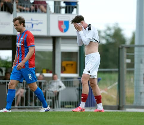 Foto : skeptische Miene bei ... Kilian SKOLIK ( Phoenix ) Fussball Regionalliga Nord, 1. Spieltag am Fr. 31.07.2026 SV Drochtersen - Phönix Lübeck