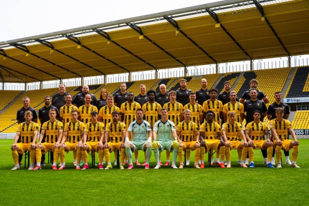 TSV Alemannia Aachen 1900 e. V.; 3. Liga, Portraettermin 2026 2027, Mannschaftsfoto, hintere Reihe v.l.n.r.: Joerg Laufenberg, Patrick Kowal, Wera Bosseler, Sven Vonderhagen, Dr. Thorsten Rohde, Dr. Alexander Mauckner, Nils Perius, Simon Fries, Youssef Baaoui, Amine Abouer-Raja mittlere Reihe v.l.n.r.: Mersad Selimbegovic, Ilyas Trenz, Petros Bagkalianis, Valmir Sulejmani, Marius Wegmann, Emmanuel Elekwa, Gideon Jung, Louis Köster, Danilo Wiebe, Joel da Silva Kiala, Mika Hanraths, Ivica Ljubicic, Amer Mujicic, vordere Reihe v.l.n.r.: Mika Schroers, Mika Pobric, Daniel Starodid, Faton Ademi, Mehdi Loune, Manuel Riemann, Stefan Bajic, Lukas Scepanik, Ken Izekor, Meiko Waeschenbach, Fabio Torsiello, Matti Wagner, GER, TSV Alemannia Aachen 1900 e. V., 3. Liga, Portraettermin 2026 2027 GER, TSV Alemannia Aachen 1900 e. V., 3. Liga, Portraettermin 2026 2027, Mannschaftsfoto Aachen Copyright: xEibner-Pressefoto J.xDerondeaux EP_JDU