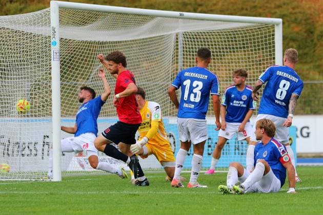 Regionalliga West: Bonner SC - Rot-Weiß Oberhausen ** NUR FÜR REDAKTIONELLE ZWECKE ** EDITORIAL USE ONLY **<p>Jonas Berg erzielt das 1:1. Bonner SC - RWO Ort: Bonn, Sportpark Nord Datum: 31.07.2026 Deutschland NRW Bonn Copyright: MichaxKorb