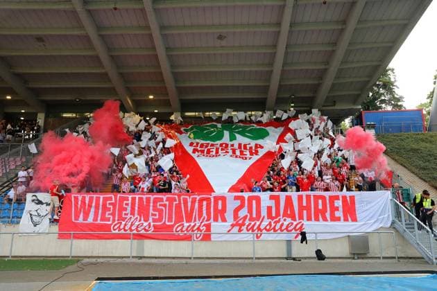 Regionalliga West: Bonner SC - Rot-Weiß Oberhausen ** NUR FÜR REDAKTIONELLE ZWECKE ** EDITORIAL USE ONLY **<p>Choreographie der RWO-Fans Bonner SC - RWO Ort: Bonn, Sportpark Nord Datum: 31.07.2026 Deutschland NRW Bonn Copyright: MichaxKorb