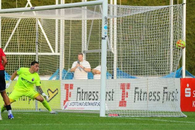 Regionalliga West: Bonner SC - Rot-Weiß Oberhausen ** NUR FÜR REDAKTIONELLE ZWECKE ** EDITORIAL USE ONLY **<p>Torwart Elias Bördner ist beim 0:1 geschlagen. Bonner SC - RWO Ort: Bonn, Sportpark Nord Datum: 31.07.2026 Deutschland NRW Bonn Copyright: MichaxKorb