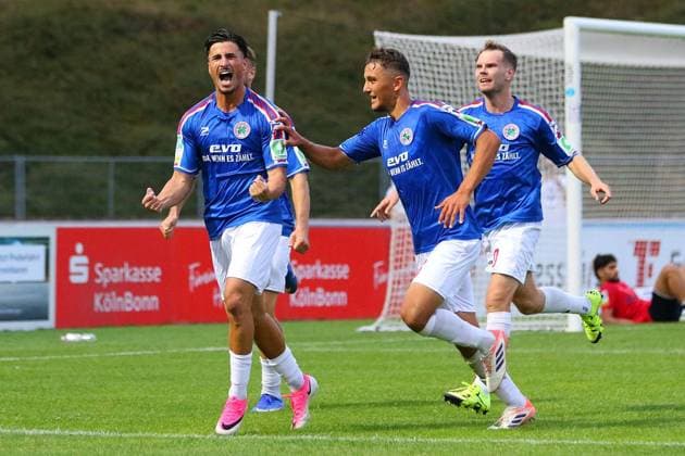 Regionalliga West: Bonner SC - Rot-Weiß Oberhausen ** NUR FÜR REDAKTIONELLE ZWECKE ** EDITORIAL USE ONLY **<p>Ausgelassener Jubel nach dem 2:1 durch Arda Süne. Bonner SC - RWO Ort: Bonn, Sportpark Nord Datum: 31.07.2026 Deutschland NRW Bonn Copyright: MichaxKorb