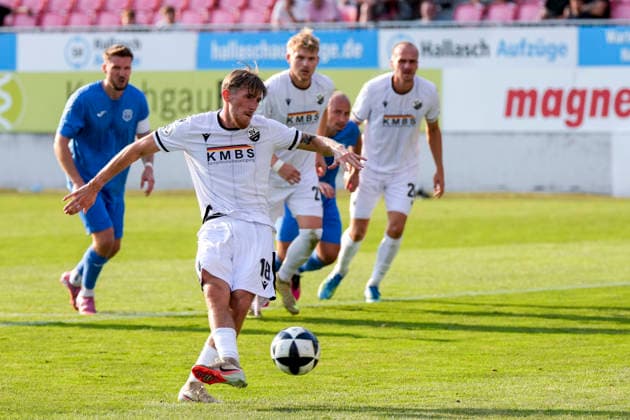 Torschütze Tim Korzuschek (SVS, 18), Spieler vom SV Sandhausen (SVS), erzielt per Elfmeter das Tor zum 1:0, Treffer, Torerfolg, Highlight, Action, Aktion, Spielszene, 31.07.2026, Sandhausen (Deutschland), Fussball, bfv-Verbandspokal, 3. Runde, SV Sandhausen - TSG 1862 09 Weinheim