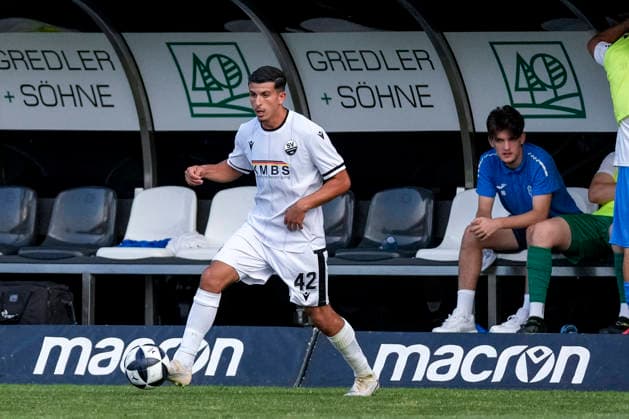 Imad Jaadar (SVS, 42), am Ball, Freisteller, Ganzkörper, Einzelbild, Einzelfoto, Aktion, Action, 31.07.2026, Sandhausen (Deutschland), Fussball, bfv-Verbandspokal, 3. Runde, SV Sandhausen - TSG 1862 09 Weinheim
