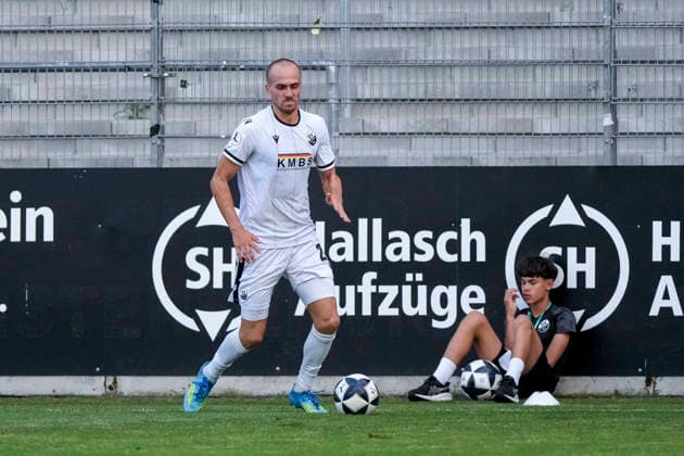 Phil Halbauer (SVS, 20), am Ball, Freisteller, Ganzkörper, Einzelbild, Einzelfoto, Aktion, Action, 31.07.2026, Sandhausen (Deutschland), Fussball, bfv-Verbandspokal, 3. Runde, SV Sandhausen - TSG 1862 09 Weinheim