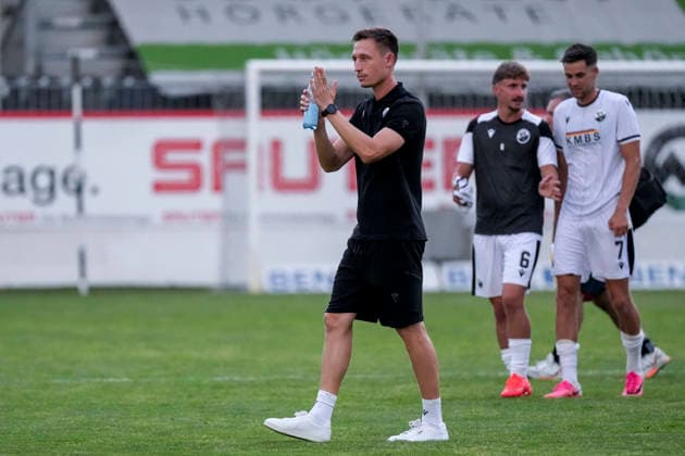 Kevin Stotz (Trainer, Cheftrainer, SVS), Jubel nach dem Schlusspfiff, Freude über den Sieg, Sieger, Gewinner, jubelt, jubeln, fröhlich, positiv, freut sich, freuen, optimistisch, Highlight, Action, Aktion, 31.07.2026, Sandhausen (Deutschland), Fussball, bfv-Verbandspokal, 3. Runde, SV Sandhausen - TSG 1862 09 Weinheim
