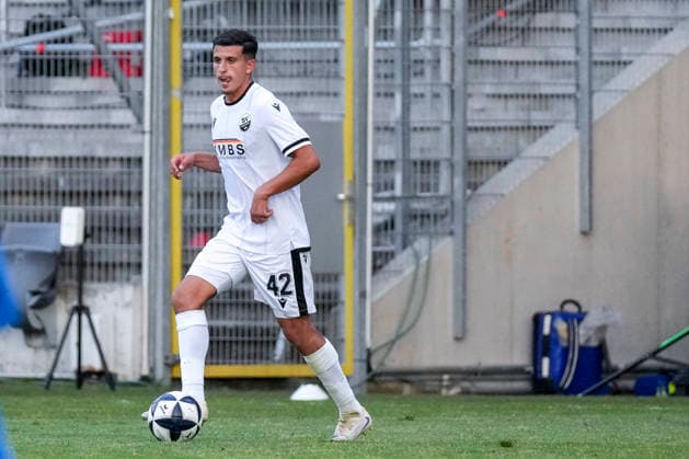 Imad Jaadar (SVS, 42), am Ball, Freisteller, Ganzkörper, Einzelbild, Einzelfoto, Aktion, Action, 31.07.2026, Sandhausen (Deutschland), Fussball, bfv-Verbandspokal, 3. Runde, SV Sandhausen - TSG 1862 09 Weinheim