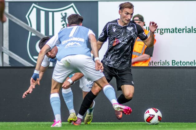 Chemnitz, Deutschland 31. Juli 2026: Regionalliga Nordost - 2026 2027 - Sp. 2 - Chemnitzer FC gegen BFC Preussen Im Bild: v. li. im Zweikampf Tobias Stockinger (CFC) und Luca Butkovic (BFC) Copyright: xFotostandx xNachtigallx