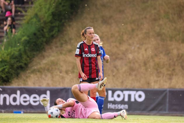 Bad Nauheim, Deutschland: 31.07.2026 - Testspiel - Eintracht Frankfurt Frauen vs. Racing Club de Strasbourg Im Bild: v.li. die Zweite Hayley Raso (SGE) Copyright: HMBxMedia MadeleinexFantini