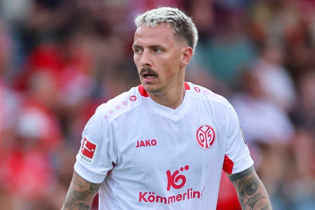 Phillip Tietz (1. FSV Mainz 05) looks dejected during the pre-season friendly match between 1. FSV Mainz 05 and Shabab Al Ahli at Grenzlandstadium Arena on July 31, 2026 in Kufstein, Austria. (Photo by Marco Steinbrenner DeFodi Images) -
