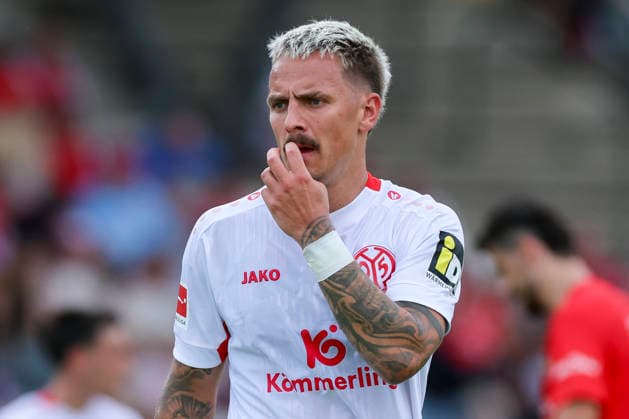 Phillip Tietz (1. FSV Mainz 05) looks dejected during the pre-season friendly match between 1. FSV Mainz 05 and Shabab Al Ahli at Grenzlandstadium Arena on July 31, 2026 in Kufstein, Austria. (Photo by Marco Steinbrenner DeFodi Images) -