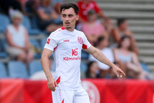 Paul Nebel (1. FSV Mainz 05) gestures during the pre-season friendly match between 1. FSV Mainz 05 and Shabab Al Ahli at Grenzlandstadium Arena on July 31, 2026 in Kufstein, Austria. (Photo by Marco Steinbrenner DeFodi Images) -
