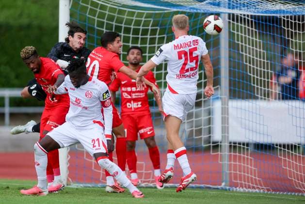 Andreas Hanche-Olsen (1. FSV Mainz 05) scores the goal to make it 1 0 with a header during the pre-season friendly match between 1. FSV Mainz 05 and Shabab Al Ahli at Grenzlandstadium Arena on July 31, 2026 in Kufstein, Austria. (Photo by Marco Steinbrenner DeFodi Images) -