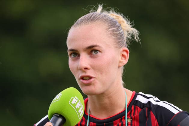 Bad Nauheim, Deutschland: 31.07.2026 - Testspiel - Eintracht Frankfurt Frauen vs. Racing Club de Strasbourg Im Bild: v.li. die Zweite Laura Freigang (SGE) im FFH Interview nach dem Sieg gegen Racing Strasbourg Copyright: HMBxMedia MadeleinexFantini