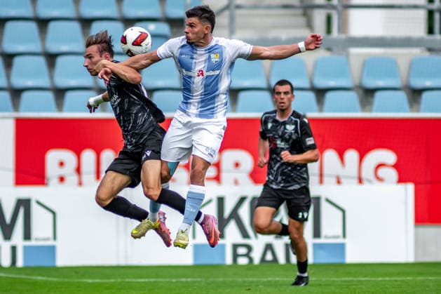 Chemnitz, Deutschland 31. Juli 2026: Regionalliga Nordost - 2026 2027 - Sp. 2 - Chemnitzer FC gegen BFC Preussen Im Bild: v. li. im Zweikampf Luca Butkovic (BFC) und Maurizio Grimaldi (CFC) Copyright: xFotostandx xNachtigallx