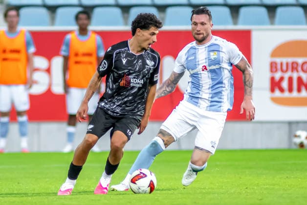 Chemnitz, Deutschland 31. Juli 2026: Regionalliga Nordost - 2026 2027 - Sp. 2 - Chemnitzer FC gegen BFC Preussen Im Bild: v. li. im Zweikampf Maurice Covic (BFC) und Jan Löhmannsröben Loehmannsroeben (CFC) Copyright: xFotostandx xNachtigallx