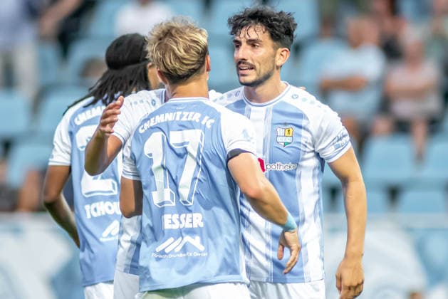 Chemnitz, Deutschland 31. Juli 2026: Regionalliga Nordost - 2026 2027 - Sp. 2 - Chemnitzer FC gegen BFC Preussen Im Bild: Maximilian Fesser (CFC) und Domenico Alberico (CFC) jubeln nach dem Heimsieg Copyright: xFotostandx xNachtigallx