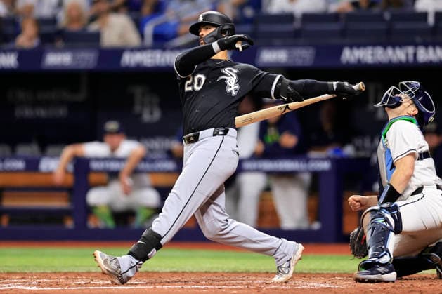 July 31, 2026, St. Petersburg, Florida, USA: Chicago White Sox third baseman Miguel Vargas (20) lines out to Tampa Bay Rays center fielder Cedric Mullins (31) during an MLB, Baseball Herren, USA game on July 31, 2026 at Tropicana Field. The White Sox beat the Rays 6-1. St. Petersburg USA - ZUMAh180 20260731_zsp_h180_070 Copyright: xKimxHukarix