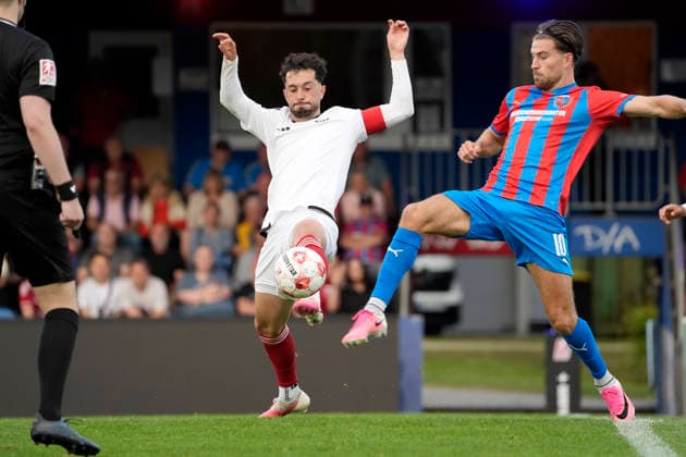 Foto : Fabio Oliveira MAIOLO ( Phönix , links ) gegen Christopher SCHEPP (rechts , Drochtersen) Fussball Regionalliga Nord, 1. Spieltag am Fr. 31.07.2026 SV Drochtersen - Phönix Lübeck 2 - 1