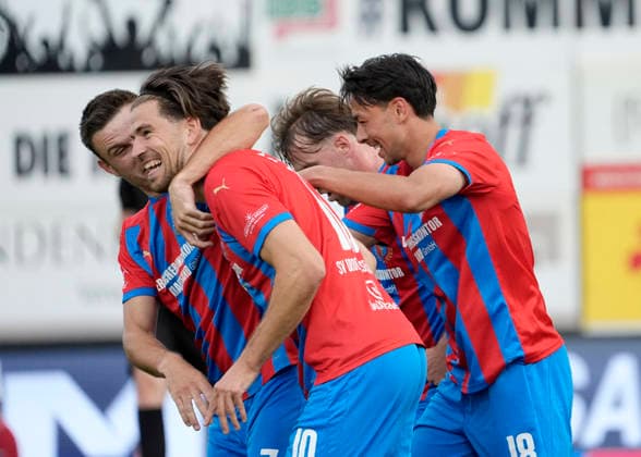 Foto : Torjubel bei den Spielern aus Drochtersen nach dem 1-1 Ausgleich von Christopher SCHEPP Fussball Regionalliga Nord, 1. Spieltag am Fr. 31.07.2026 SV Drochtersen - Phönix Lübeck 2 - 1