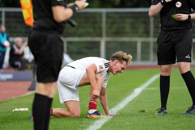 Foto : skeptische Miene bei ... Michel Dammeier ( Phönix ) Fussball Regionalliga Nord, 1. Spieltag am Fr. 31.07.2026 SV Drochtersen - Phönix Lübeck 2 - 1