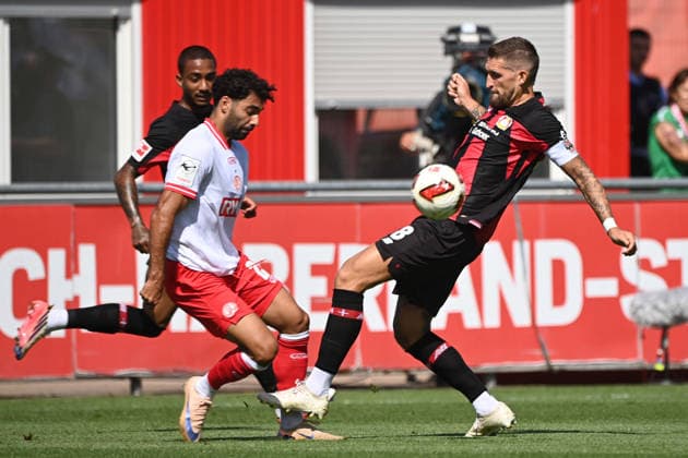 Robert ANDRICH (LEV) gegen Ekin CELEBI (RWE) Aktion, Zweikampf, Fussball 1. Bundesliga, Testspiel, testmatch, friendly match, Freundschaftsspiel, Bayer Leverkusen (LEV) - Rot Weiss Essen am 01.08.2026 in Leverkusen Deutschland. DFL regulations prohibit any use of photographs as image sequences and or quasi-video Â