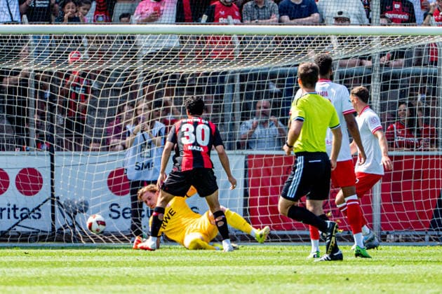 Testspiel Bayer 04 Leverkusen - Rot-Weiss Essen, am 01.08.2026, Ulrich-Haberland-Stadion, Leverkusen. Ibrahim Maza (Bayer 04 Leverkusen 30), Jaka Äauber PotoÄnik (Rot-Weiss Essen 9), Das Tor zum 1.0; Testspiel Bayer 04 Leverkusen - Rot-Weiss Essen, am 01.08.2026, Ulrich-Haberland-Stadion, Leverkusen. Copyright: xBEAUTIFULxSPORTS Erlhofx