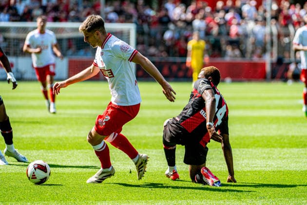 Testspiel Bayer 04 Leverkusen - Rot-Weiss Essen, am 01.08.2026, Ulrich-Haberland-Stadion, Leverkusen. Michael Kostka (Rot-Weiss Essen 2), Jeanuel Belocian (Bayer 04 Leverkusen 44), ; Testspiel Bayer 04 Leverkusen - Rot-Weiss Essen, am 01.08.2026, Ulrich-Haberland-Stadion, Leverkusen. Copyright: xBEAUTIFULxSPORTS Erlhofx