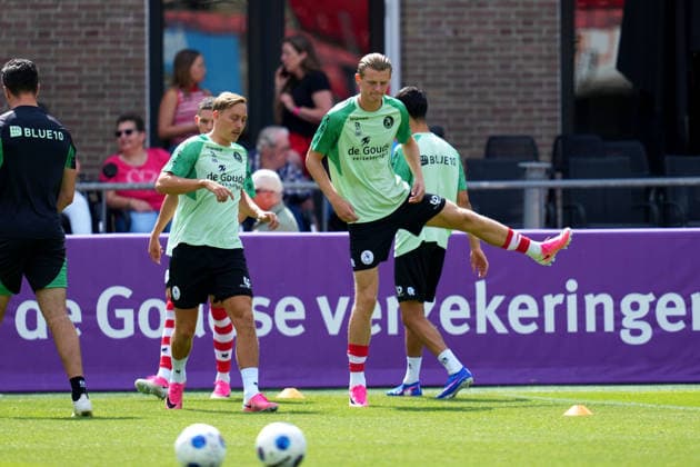 Friendly: Sparta Rotterdam v MSV Duisburg Rotterdam - Julian Baas of Sparta Rotterdam, Milan Zonneveld of Sparta Rotterdam before a friendly in preparation of the 2026 2027 season. The match is set between Sparta Rotterdam and MSV Duisburg at Het Kasteel on 1 August 2026 in Rotterdam, The Netherlands. (Hero Images Danny de Groot) Copyright: xDannyxdexGrootx