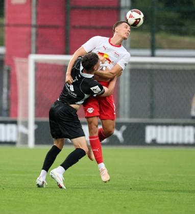 RB Leipzig Ð Verl Testspiel Leipzig, 01.08.2026, Red Bull Campus, Fussball, Testspiel , RB Leipzig vs. SC Verl , Im Bild von links: Antonio Foti ( 26, Verl). Maxime Esteve ( 3, RBL). , Nur zur redaktionellen Nutzung. Only editorial use. ,