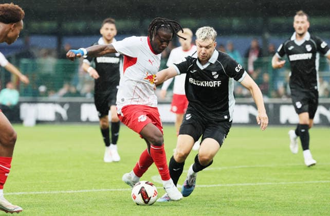 RB Leipzig Ð Verl Testspiel Leipzig, 01.08.2026, Red Bull Campus, Fussball, Testspiel , RB Leipzig vs. SC Verl , Im Bild von links: Johan Bakayoko ( 11, RB Leipzig), Paul Lehmann ( 14, Verl) . , Nur zur redaktionellen Nutzung. Only editorial use. ,