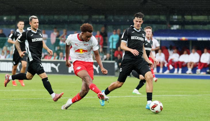 RB Leipzig Ð Verl Testspiel Leipzig, 01.08.2026, Red Bull Campus, Fussball, Testspiel , RB Leipzig vs. SC Verl , Im Bild von links: Assan Ouedraogo ( 8, RB Leipzig), Felix Vogler ( 27, Verl) . , Nur zur redaktionellen Nutzung. Only editorial use. ,