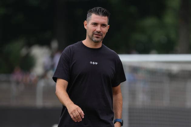 01.08.2026, Herren, Fussball, Saison 2026 2027, Regionalliga Bayern, 2. Spieltag: 1. FC Schweinfurt 1905 - TSV 1860 München Cheftrainer Alper Kayabunar (1860 München), Einzelbild Schweinfurt Riedel-Bau-Arena im Sachs-Stadio Bayern Unterfranken Deutschland