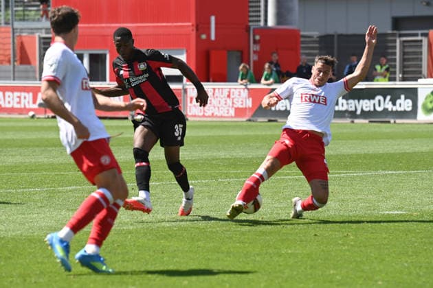 Christian KOFANE (LEV) gegen Luca BAZZOLI (RWE) Aktion, Zweikampf, Fussball 1. Bundesliga, Testspiel, testmatch, friendly match, Freundschaftsspiel, Bayer Leverkusen (LEV) - Rot Weiss Essen 3-0, am 01.08.2026 in Leverkusen Deutschland. DFL regulations prohibit any use of photographs as image sequences and or quasi-video Â