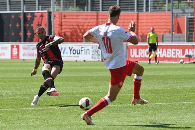 Aleix GARCIA (LEV) gegen Marvin OBUZ (RWE) Aktion, Zweikampf, Fussball 1. Bundesliga, Testspiel, testmatch, friendly match, Freundschaftsspiel, Bayer Leverkusen (LEV) - Rot Weiss Essen 3-0, am 01.08.2026 in Leverkusen Deutschland. DFL regulations prohibit any use of photographs as image sequences and or quasi-video Â