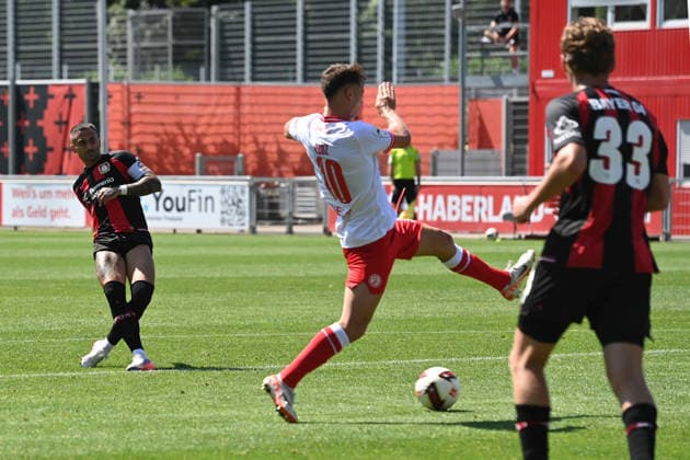 Aleix GARCIA (LEV) gegen Marvin OBUZ (RWE) Aktion, Zweikampf, Fussball 1. Bundesliga, Testspiel, testmatch, friendly match, Freundschaftsspiel, Bayer Leverkusen (LEV) - Rot Weiss Essen 3-0, am 01.08.2026 in Leverkusen Deutschland. DFL regulations prohibit any use of photographs as image sequences and or quasi-video Â