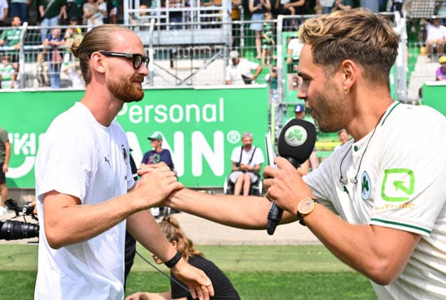 01.08.2026 - SpVgg Greuther Fürth Fuerth - Mannschaftsvorstellung Saisoneröffnung 2026 2027 - - xwoxzix - Jannis Heuer (22, SpVgg Greuther Fürth ) Julian Pecher ( Stadionsprecher)