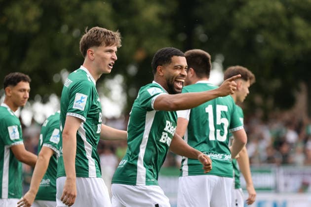 01.08.2026, Herren, Fussball, Saison 2026 2027, Regionalliga Bayern, 2. Spieltag: 1. FC Schweinfurt 1905 - TSV 1860 München Jubel beim 1:0 durch Jason Prodanovic (FC Schweinfurt 05, 17) Schweinfurt Riedel-Bau-Arena im Sachs-Stadio Bayern Unterfranken Deutschland