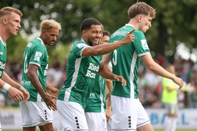 01.08.2026, Herren, Fussball, Saison 2026 2027, Regionalliga Bayern, 2. Spieltag: 1. FC Schweinfurt 1905 - TSV 1860 München Jubel beim 1:0 durch Jason Prodanovic (FC Schweinfurt 05, 17) Schweinfurt Riedel-Bau-Arena im Sachs-Stadio Bayern Unterfranken Deutschland